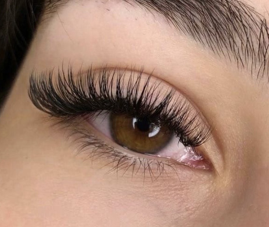 Hybrid lash set Queens Beauty Brandon FL